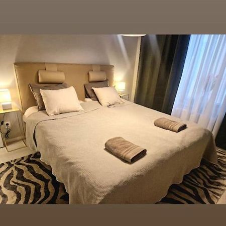 שטוקהולם Modern Room With Bathroom, No Kitchen And Your Own Entrance מראה חיצוני תמונה