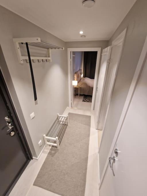 שטוקהולם Modern Room With Bathroom, No Kitchen And Your Own Entrance מראה חיצוני תמונה